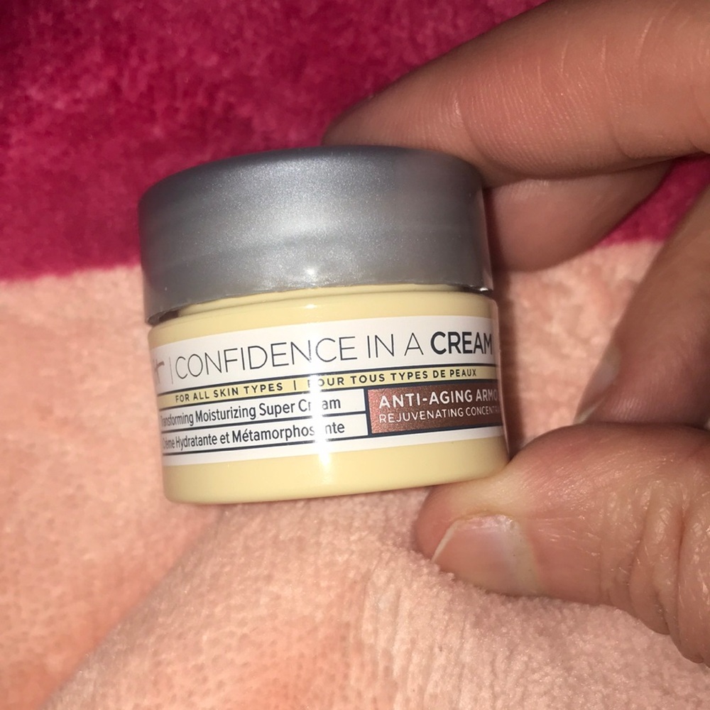 ⭐️ It Cosmetics Confidence in a Cream Anti-Aging Moisturizing Cream